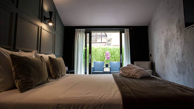 Suite Deluxe with Jacuzzi and City View 